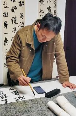 “经典·时代·未来”安徽省优秀青年书法作品展暨创作研究活动(三)(图1) 微信图片_20250514135401.jpg